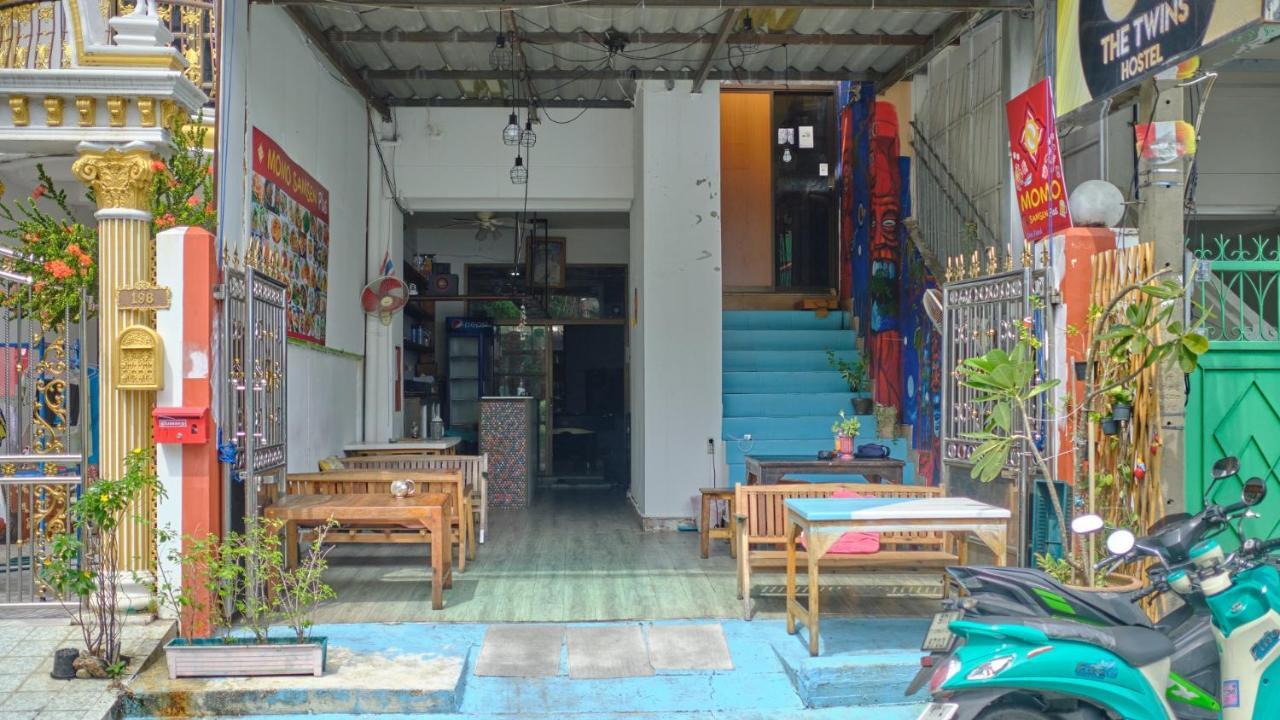 The Twins Hostel Бангкок Экстерьер фото