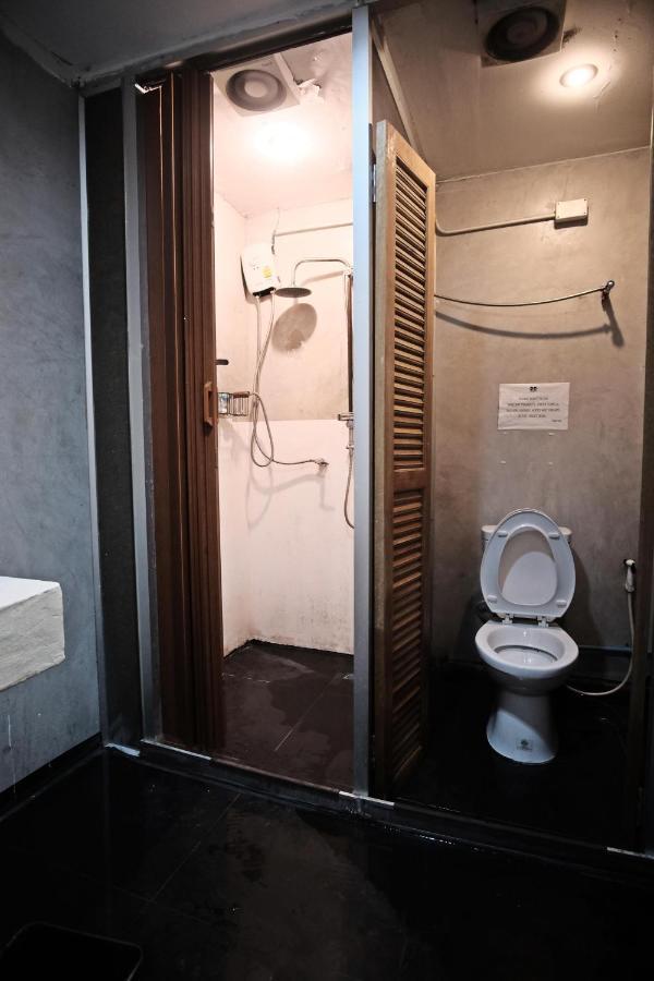 The Twins Hostel Бангкок Экстерьер фото